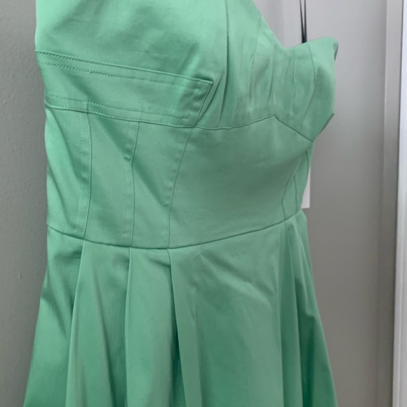 Calvin Klein Strapless Green Dress w/ Pleated Skrt - Picture 4 of 10